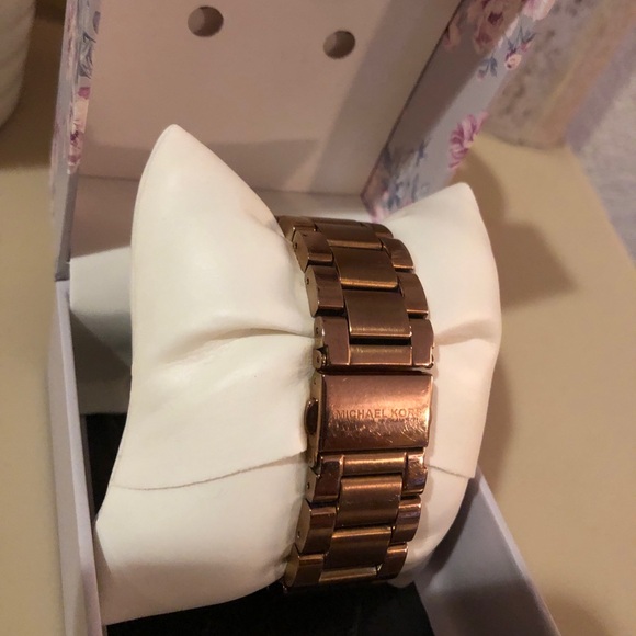 Michael Kors MK5263 Rose Gold Tone Wrist Watch for Women. GUC - Picture 10 of 16